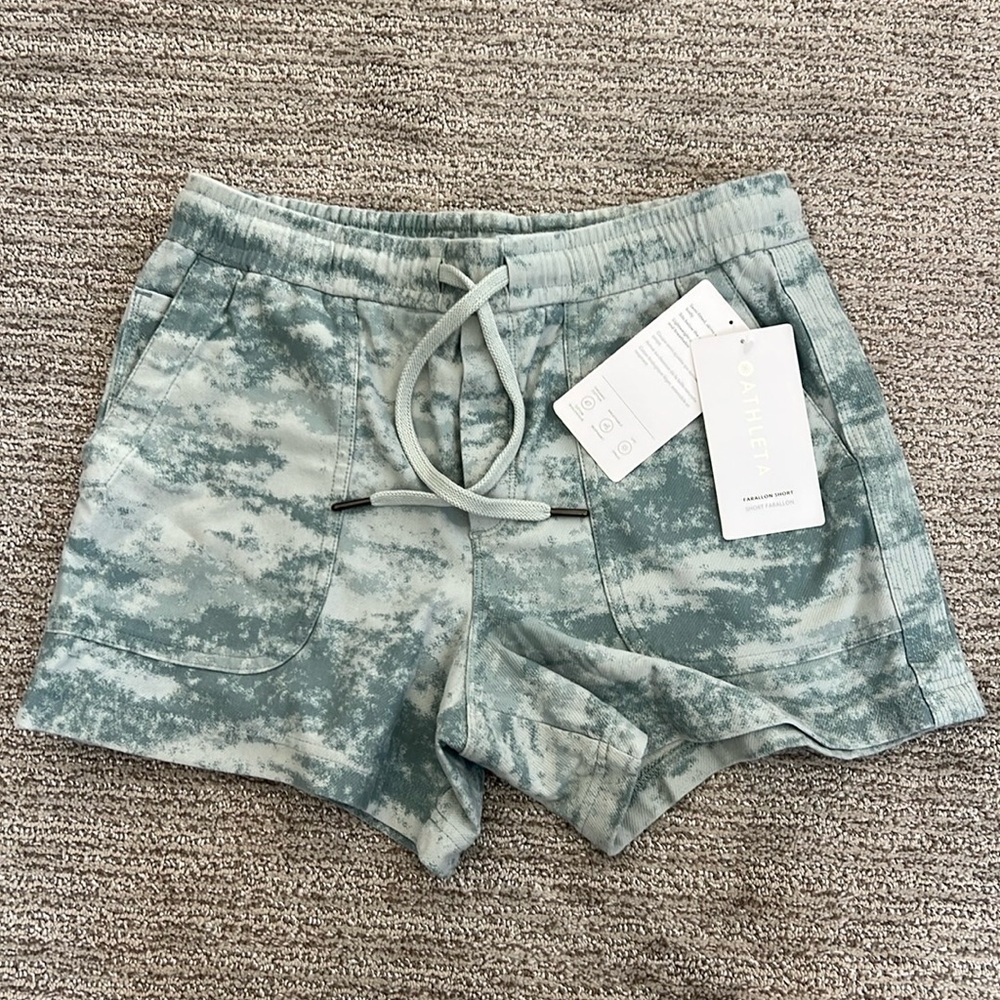 NWT Athleta Farallon Short Small